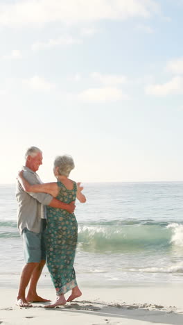 Pareja-De-Ancianos-Jubilados-Bailando-Juntos