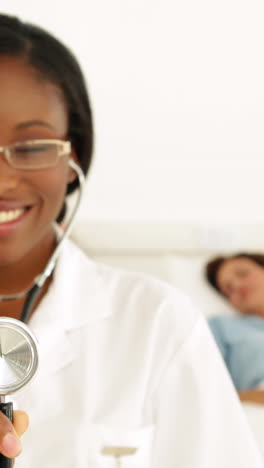 Smiling-nurse-in-the-ward-holding-her-stethoscope