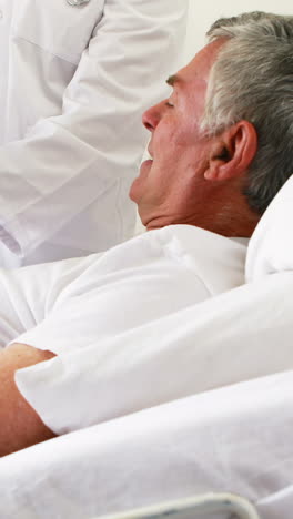 Doctor-showing-radio-with-his-tablet-to-his-patient-