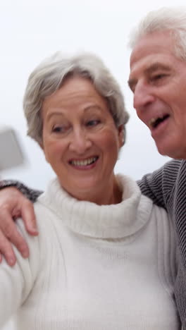 Pareja-Madura-Tomando-Selfie