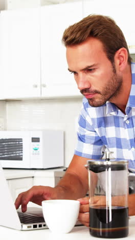 Man-drinking-coffee