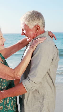 Pareja-De-Ancianos-Jubilados-Bailando-Juntos