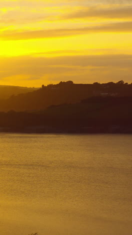 Wunderschöner-Sonnenaufgang-über-Dem-Meer