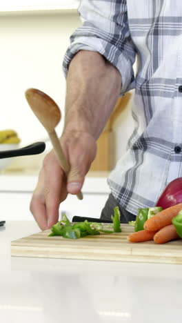 Close-up-on-a-man-cooking-vegetables