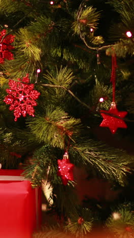 Blinking-lights-on-christmas-tree-with-presents