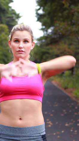 Woman-exercising-on-the-open-road