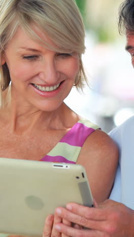 Smiling-couple-using-a-tablet