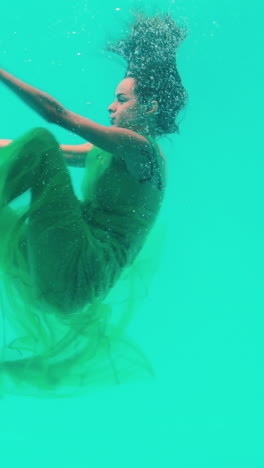 Sexy-woman-diving-into-the-swimming-pool