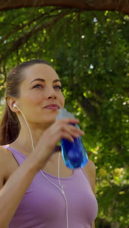 Jogger-taking-a-break-to-drink-water-in-the-park