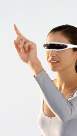 Frau-Mit-Visual-Reality-Headset