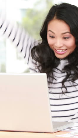 Casual-asian-businesswoman-using-laptop