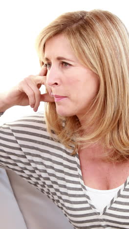 Madre-Consolando-A-Su-Hija-Adolescente