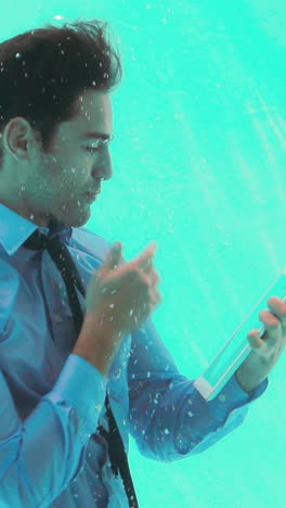 Businessman-underwater-using-his-tablet