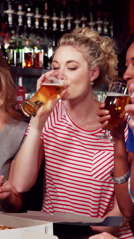 Happy-friends-toasting-with-beer