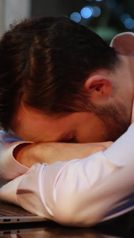 Tired-businessman-sleeping-on-the-desk