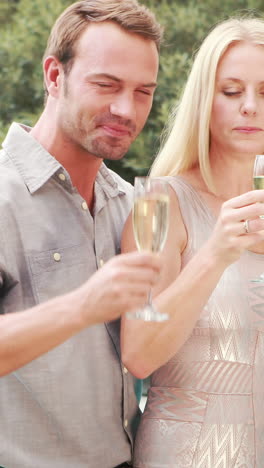 Happy-couple-drinking-champagne-