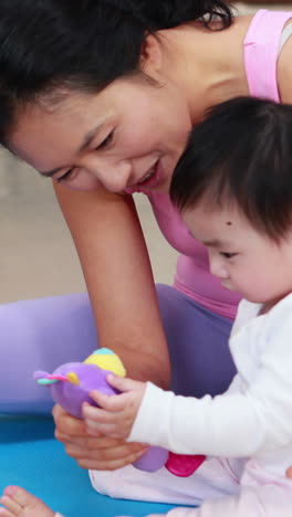 Mutter-Und-Baby-Machen-Yoga