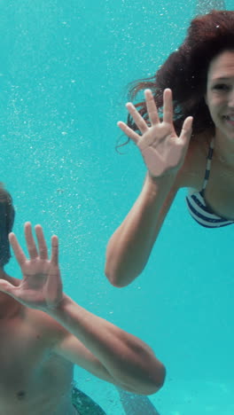 Group-of-friends-swimming-underwater-