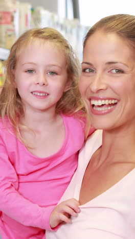 Happy-family-in-the-supermarket