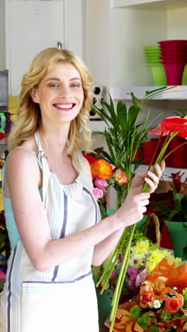 Female-florist-arranging-flowers-in-flower-shop