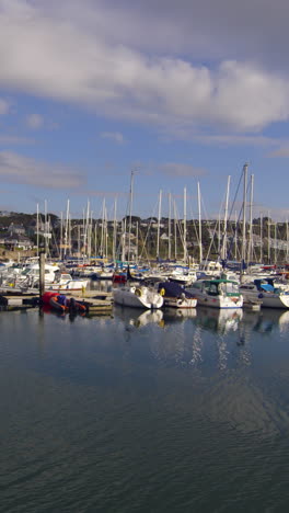 Barcos-Pesqueros-En-El-Muelle-Por-La-Mañana