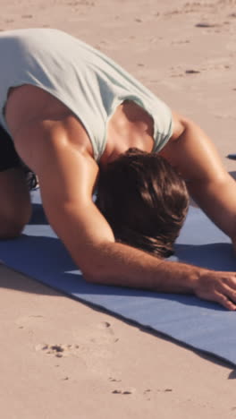 Amigos-Haciendo-Yoga-Juntos