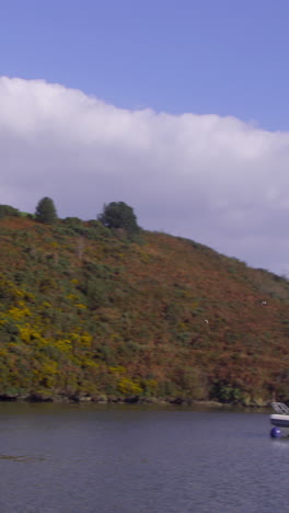 Barco-De-Recreo-En-El-Agua