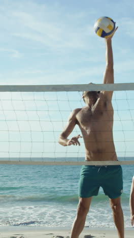 Amigos-Jugando-Voleibol-De-Playa