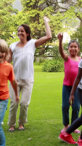 Lehrer-Und-Schüler-Tanzen-Zusammen