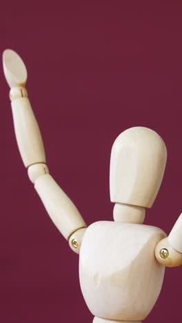 Figurine-standing-with-arms-up