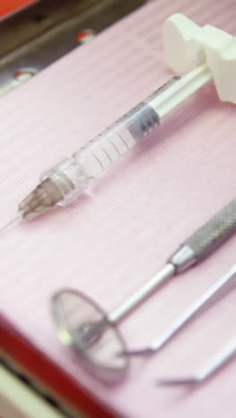 Close-up-of-dental-tools-on-tray