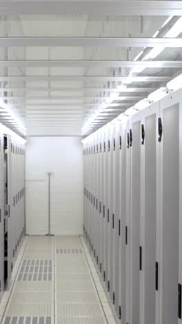 Empty-hallway-of-server-towers