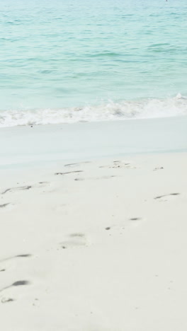 Couple-walking-hand-in-hand-at-the-beach