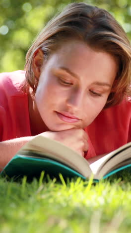 Pretty-woman-reading-book-in-the-park