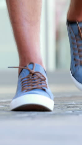 Couple-walking-through-the-mall