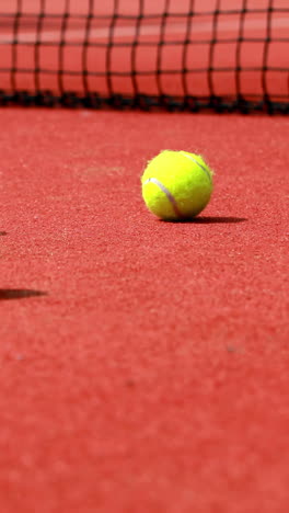 Tennisbälle-Treffen-Den-Platz