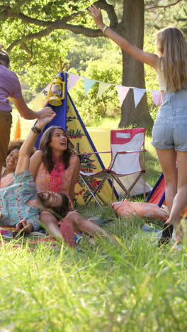 Hipster-couple-sitting-down-with-their-friends