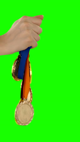 Hand-throwing-medals-