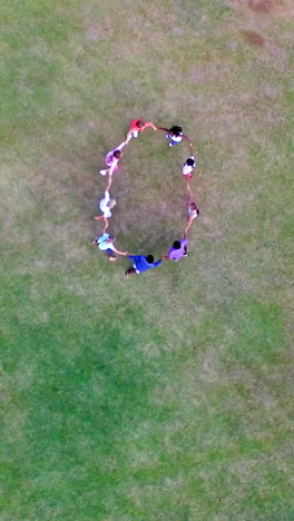 Kinder-Spielen-Im-Park