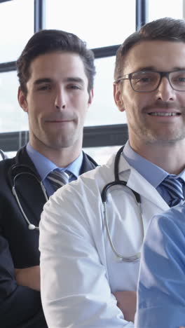 Portrait-of-smiling-doctors