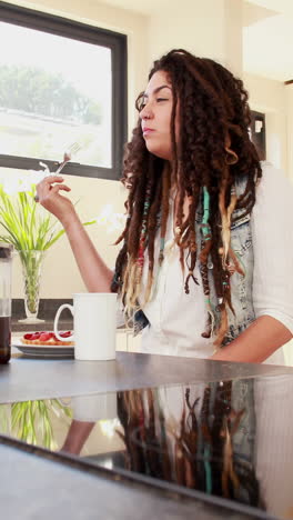 Smiling-lesbian-couple-eating-breakfast-together-in-the-kitchen