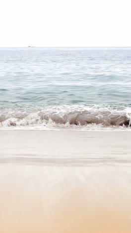 View-of-the-waves-on-the-beach