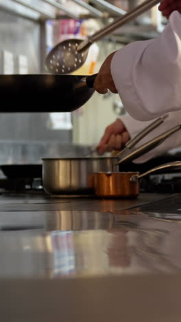 Cocinero-Preparando-Comida