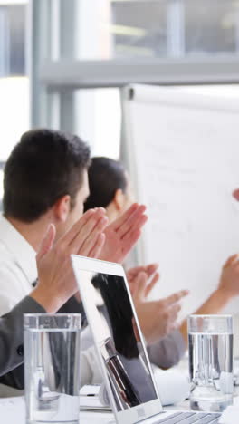 Business-people-applauding-during-a-meeting