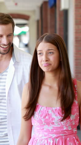 Happy-couple-shopping-together-in-the-mall