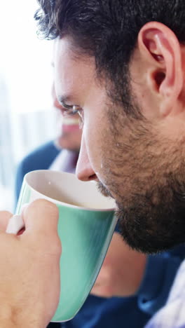 Businesspeople-having-breakfast