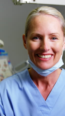 Dental-assistant-standing-with-arm-crossed-in-clinic