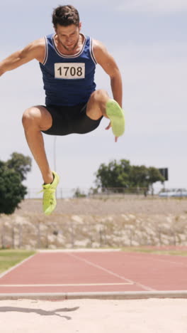 Deportista-Haciendo-Salto-De-Longitud