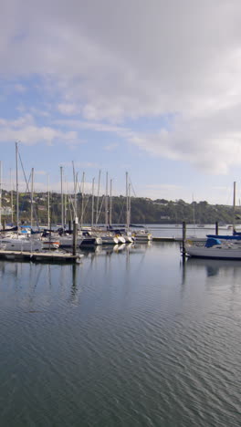 Fischerboote-Am-Morgen-Am-Dock