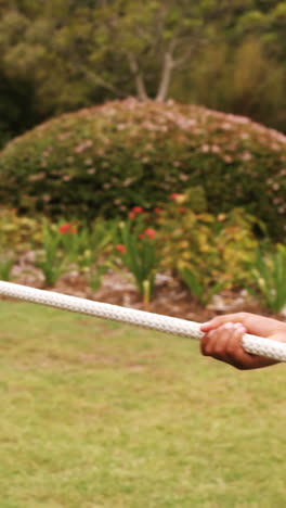 Kids-playing-tug-of-war-in-park